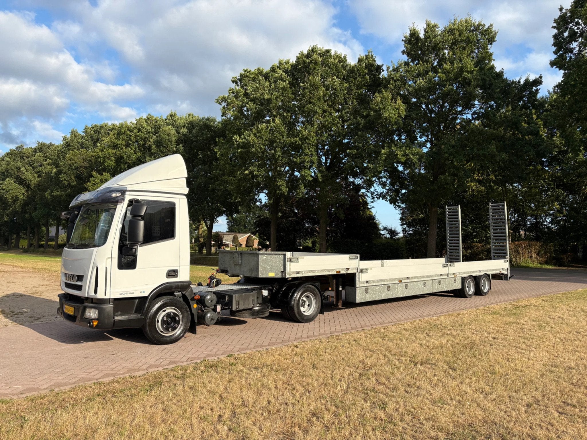 Iveco EuroCargo 80 trekker 18 ton - oplegger semi dieplader, Euro 5, Achterwielaandrijving, Mistlampen, Iveco
