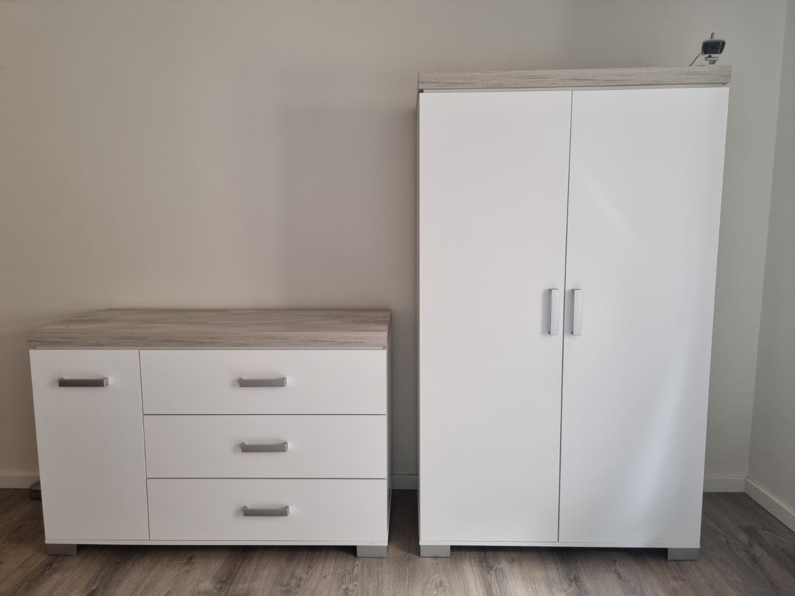 Complete Babykamer Berlijn: Ledikant, Commode en Kledingkast, Ophalen, Zo goed als nieuw, Jongetje of Meisje