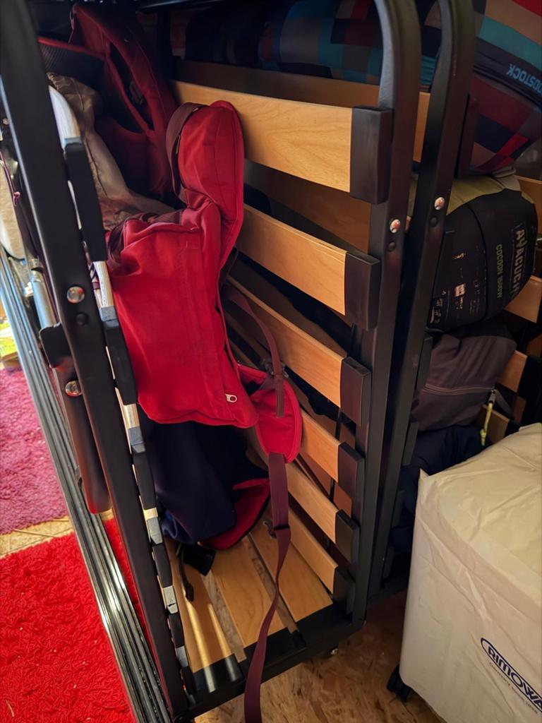 Eenpersoons opklapbed met matras - Zo goed als nieuw, Ophalen of Verzenden, Zo goed als nieuw