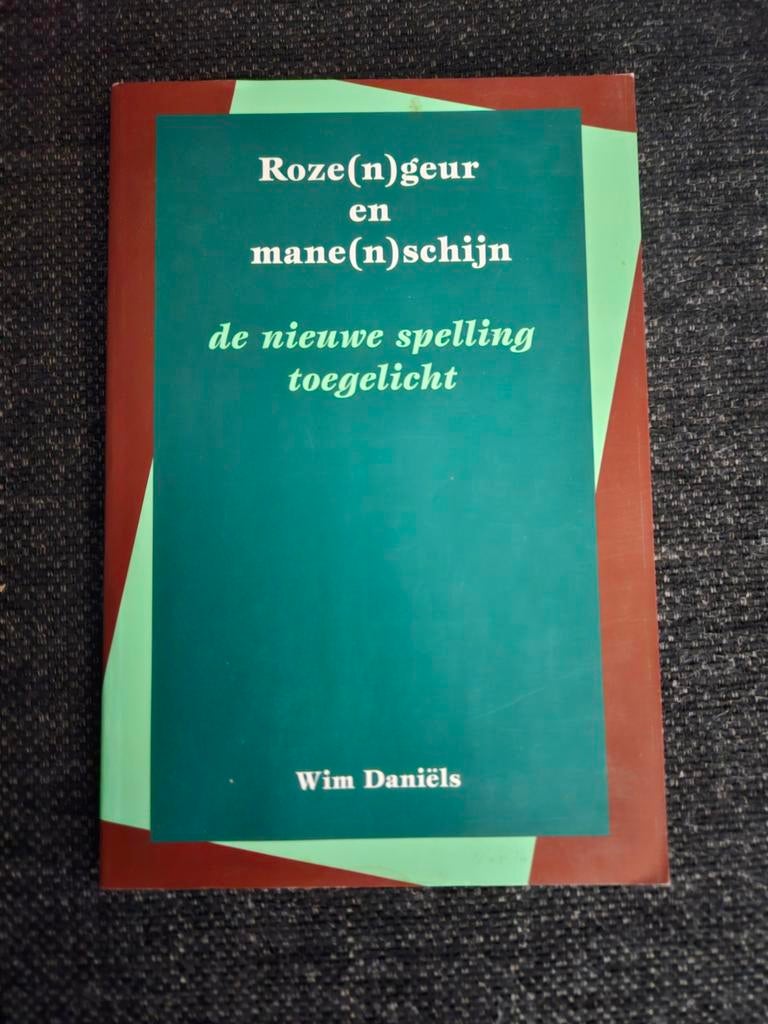 Wim Daniëls - Roze(n)geur en mane(n)schijn, Boeken, Ophalen of Verzenden, Zo goed als nieuw, Wim Daniëls