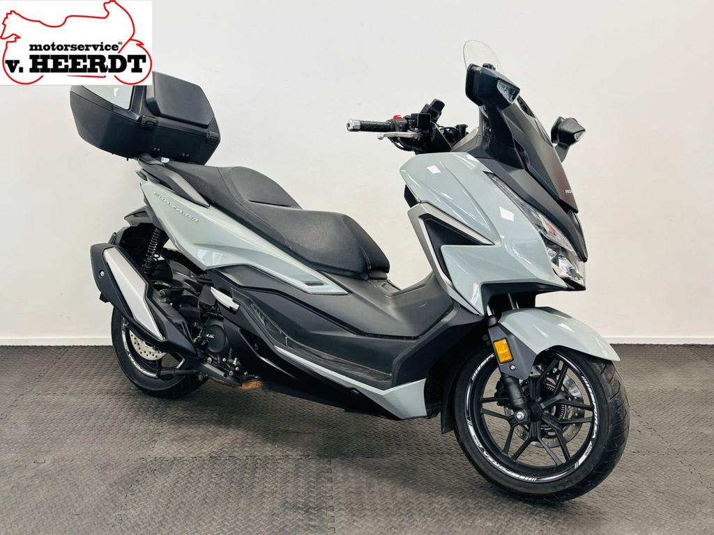 HONDA FORZA 350 (bj 2022) 13,156 km, Motoren, Motoren | Honda, Bedrijf, Scooter