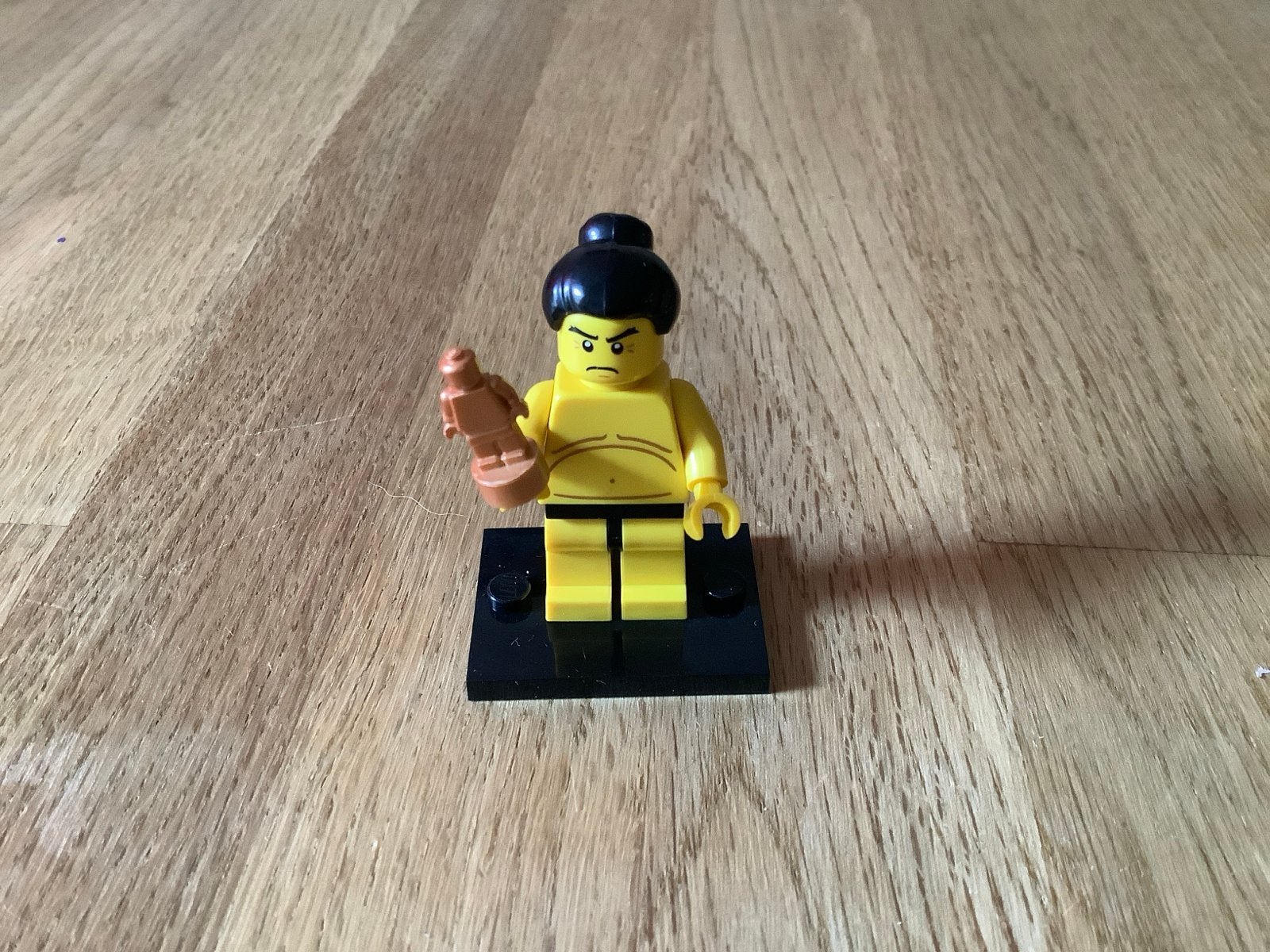 Lego Minifiguur Sumoworstelaar met trofee bieden vanaf €3, Ophalen of Verzenden, Zo goed als nieuw