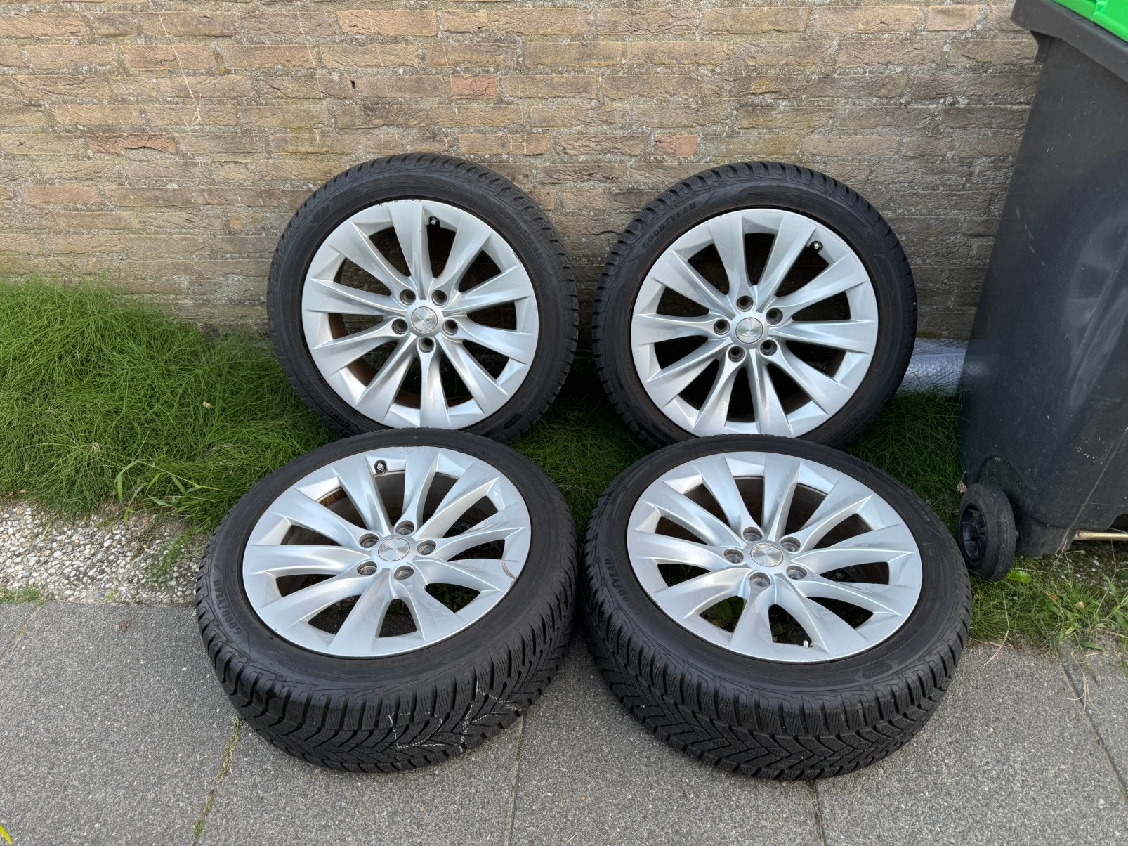 Originele Tesla Model S 19 inch velgen pirelli winterbanden, Auto-onderdelen, Banden en Velgen, 19 inch, Banden en Velgen, Personenwagen