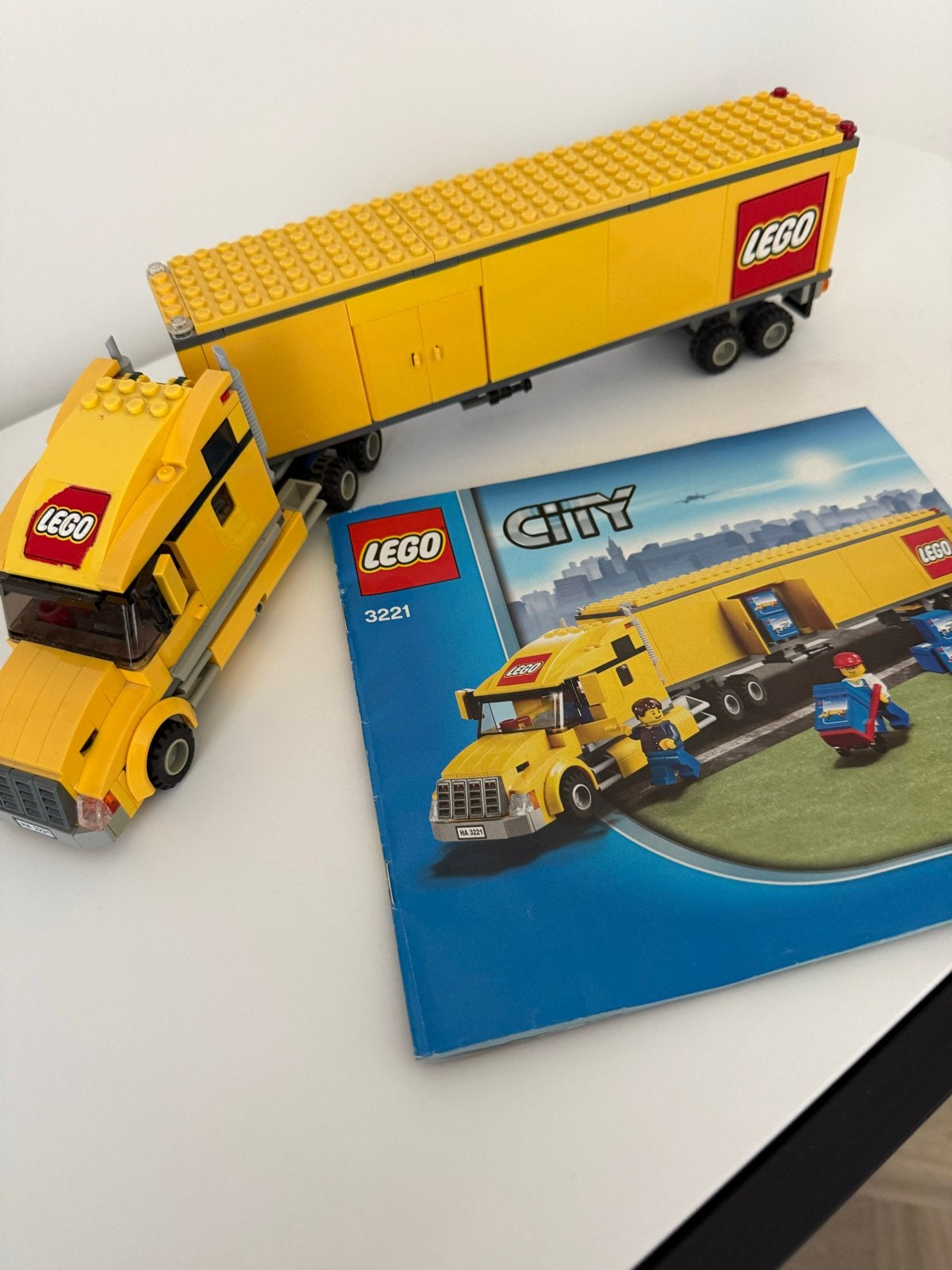 Lego City 3221 Vrachtwagen met aanhanger en minifiguren, Ophalen of Verzenden, Zo goed als nieuw