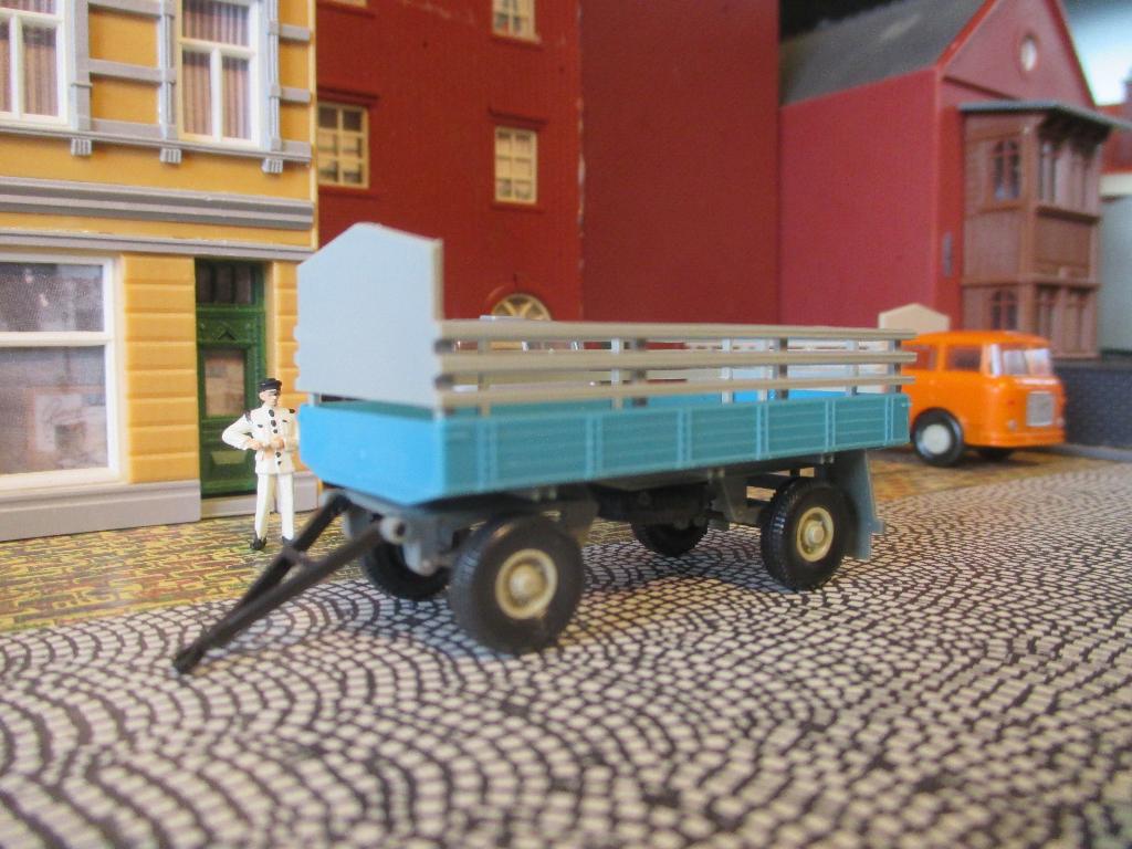 Skoda aanhangwagen met latten licht-blauw met grijs chassis, Ophalen of Verzenden, Nieuw, Bus of Vrachtwagen, Overige merken