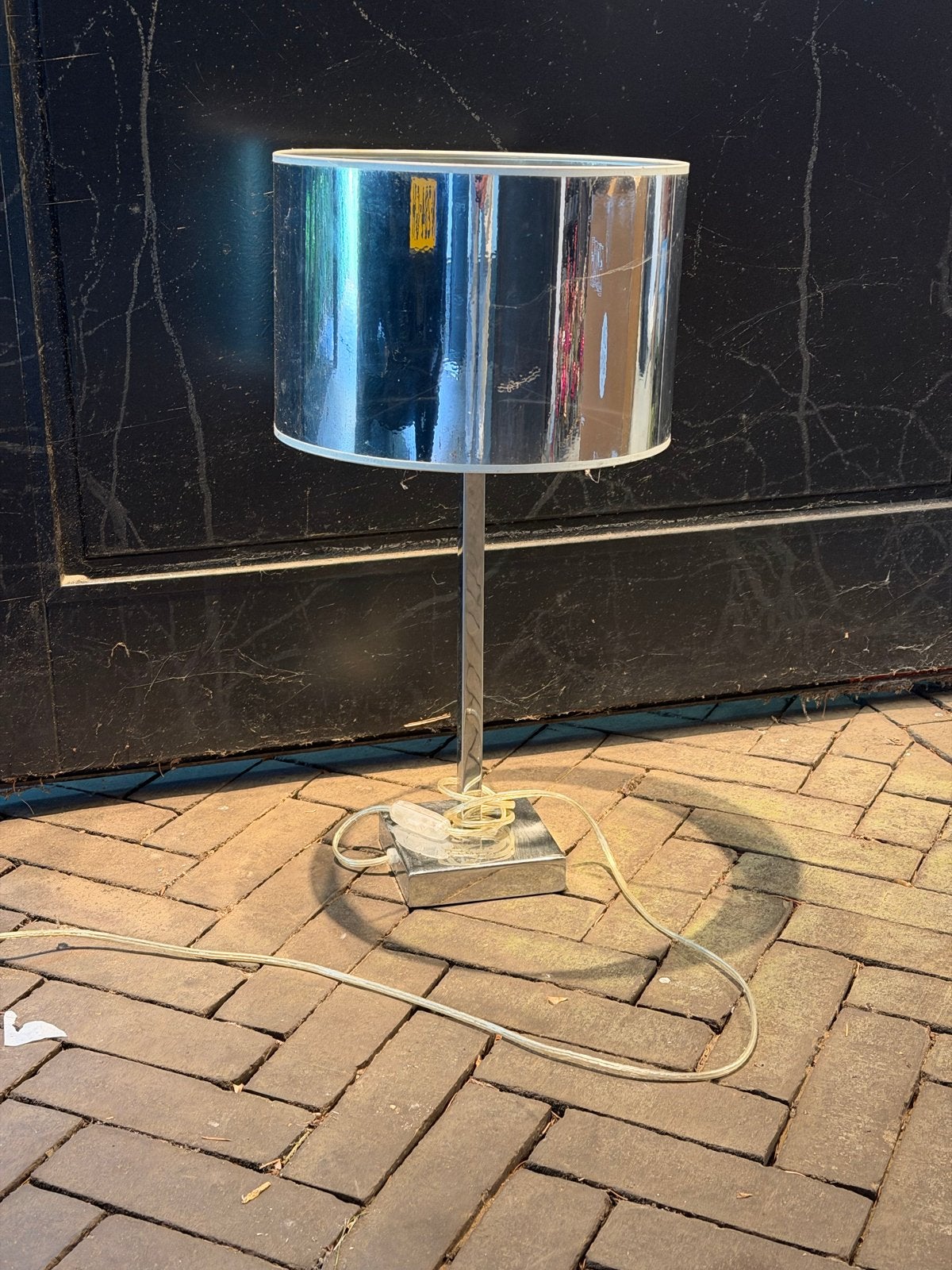 Stijlvolle tafellamp met chroomkleurige kap, Gebruikt, Zilver, Modern, Ophalen