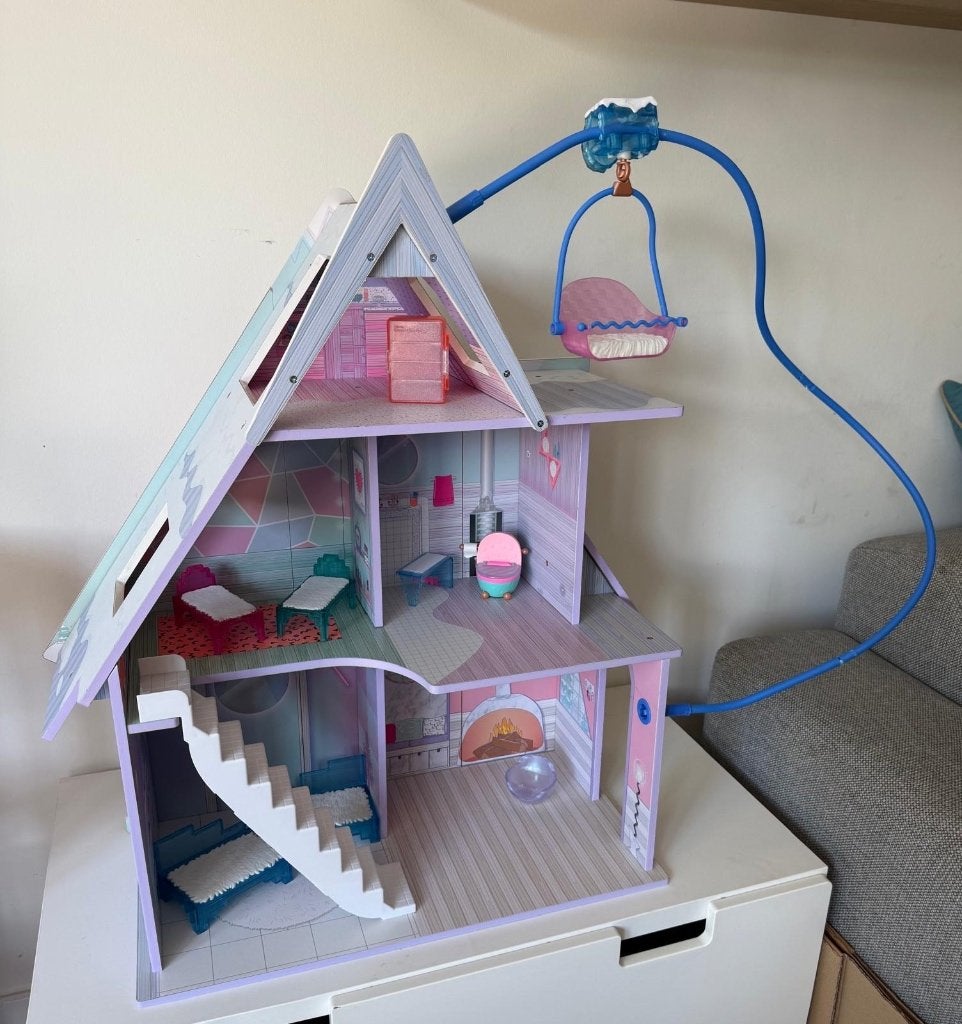 L.O.L. Surprise Winter Chalet, Ophalen, Zo goed als nieuw, Poppenhuis
