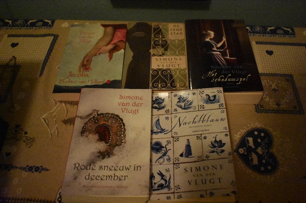 6 historische romans van Simone van der Vlugt, € 3,00 p/stuk, Ophalen of Verzenden, Zo goed als nieuw, Simone van der Vlugt