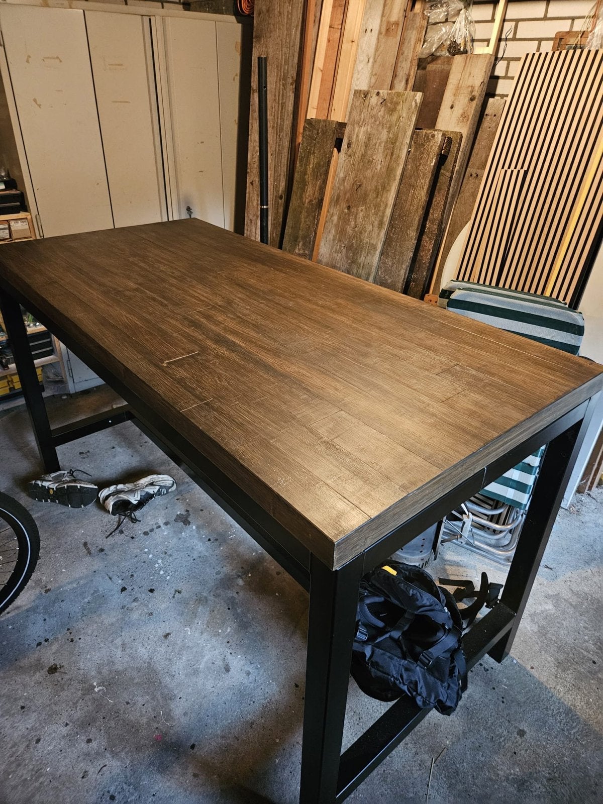 Stevige bar/bartafel met donker houten blad, Ophalen, Gebruikt