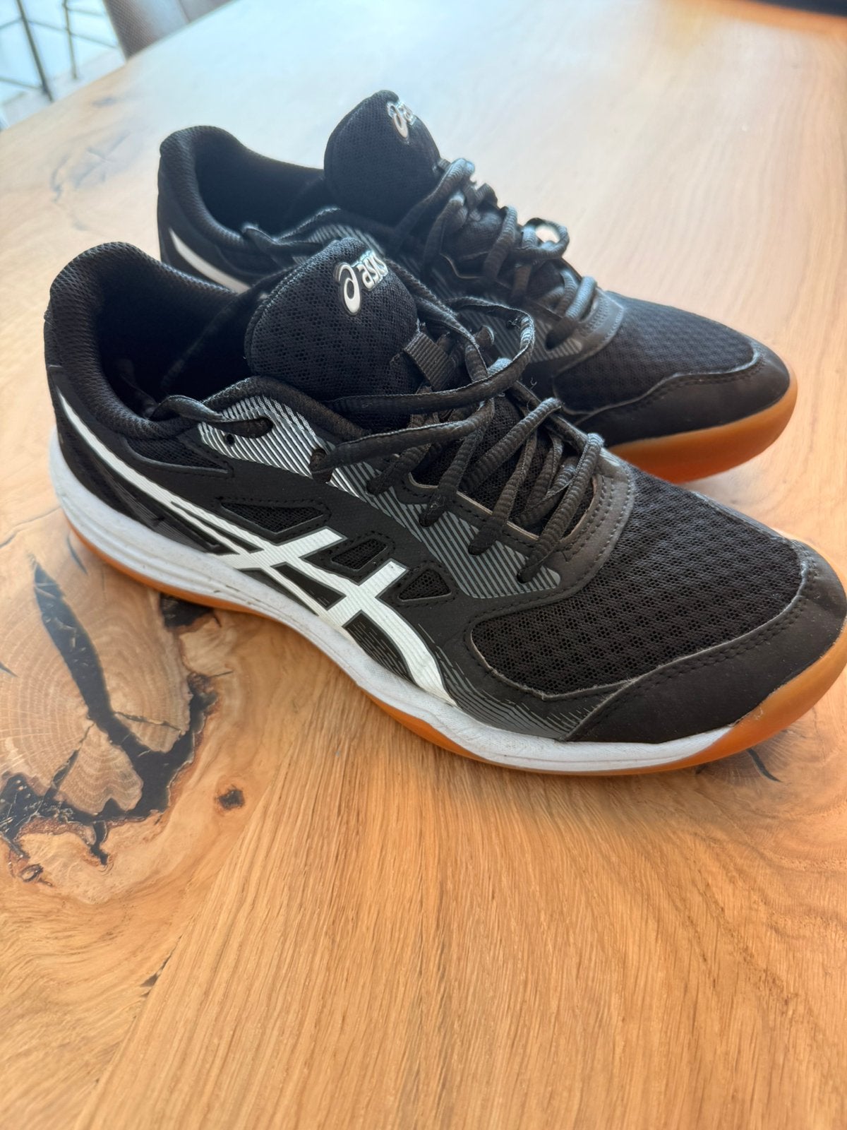 Asics zaalschoenen maat 40,5, Ophalen of Verzenden, Zo goed als nieuw, Kleding
