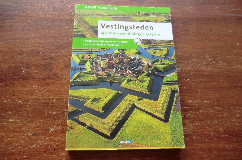 wandelgids - Vestingsteden - anwb wandelgids / Den Bosch, Boeken, Ophalen of Verzenden, Zo goed als nieuw, Reisgids of -boek, ANWB