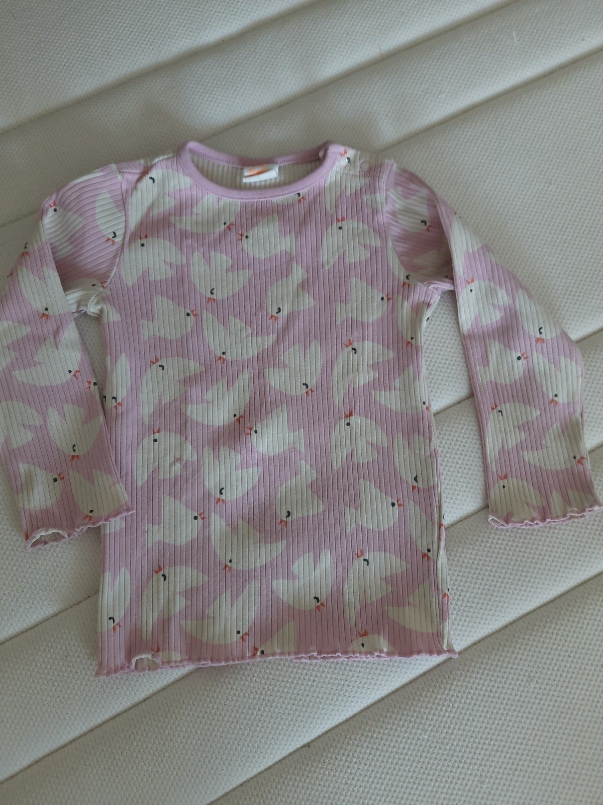 Hema roze longsleeve met witte vogelprint, ribstof, maat 86, Kinderen en Baby's, Babykleding | Maat 86, Meisje, Ophalen of Verzenden