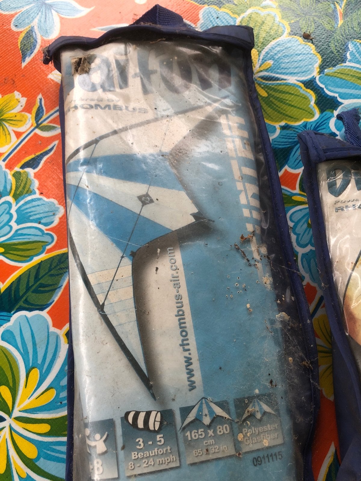 2 Rhombus vliegers - nauwelijks gebruikt, bijna gratis, Ophalen, Zo goed als nieuw, Vlieger