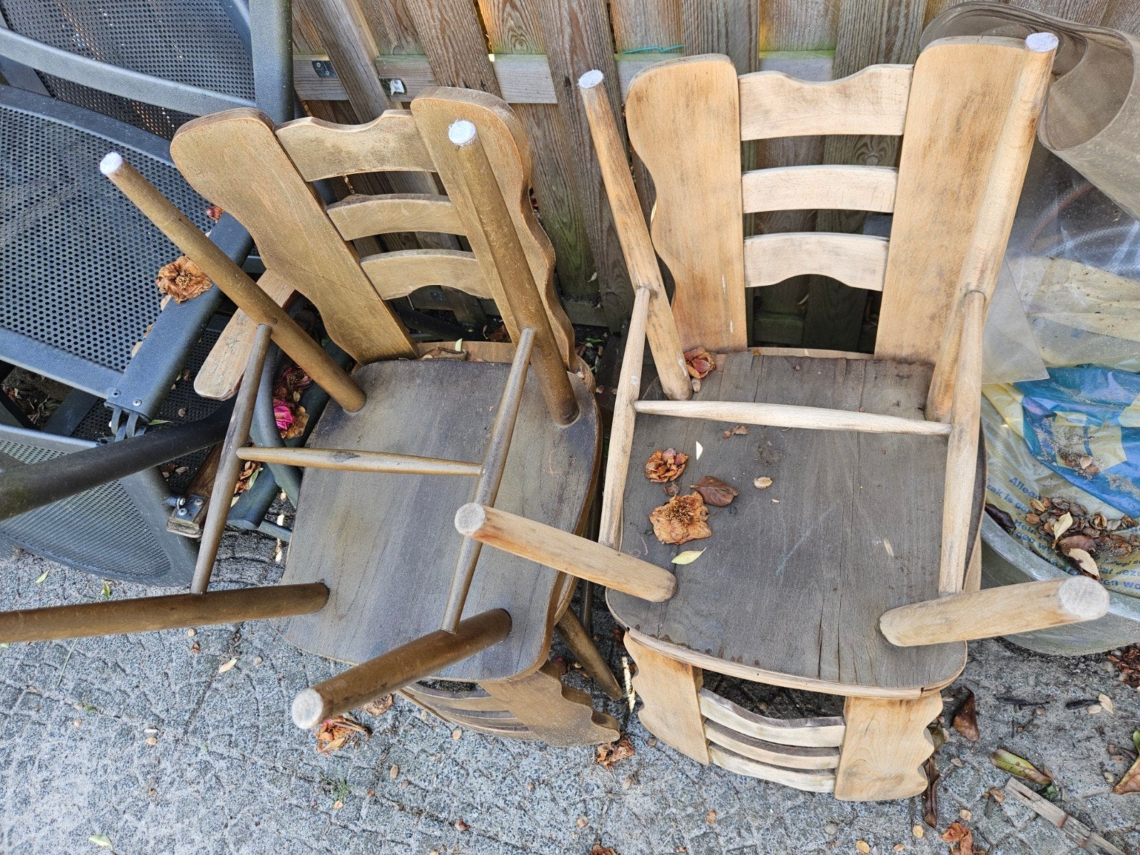 Gratis 4 houten stoelen, Ophalen, Gebruikt, Bruin, Vier