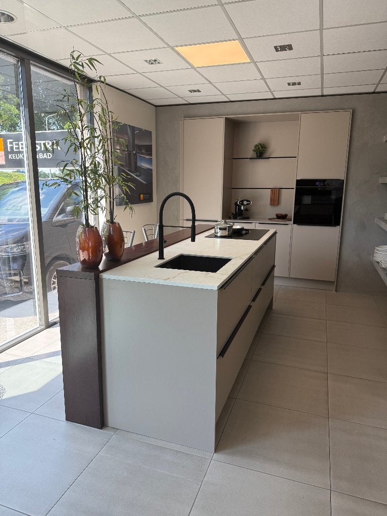 showroomkeuken eilandkeuken, Ophalen, Overige kleuren, Enkelwandige keuken, Met kookeiland