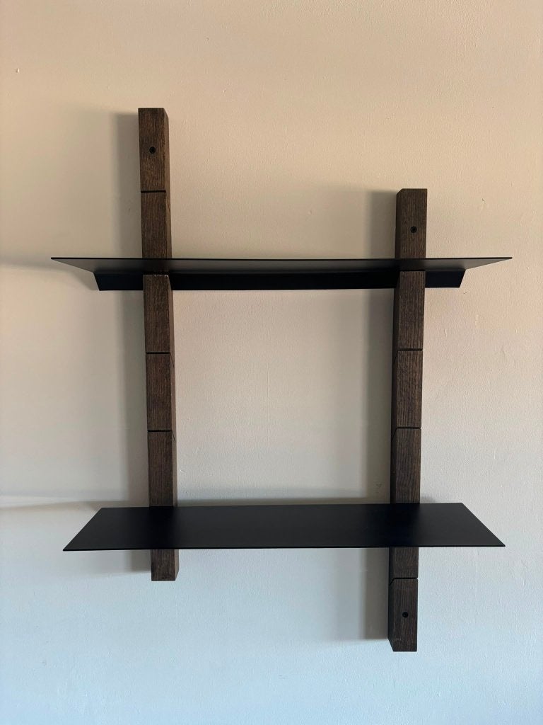 MUUBS OAKS Wandrek – eikenhout & zwart Metaal – Deens design, Huis en Inrichting, Woonaccessoires | Wandplanken en Boekenplanken