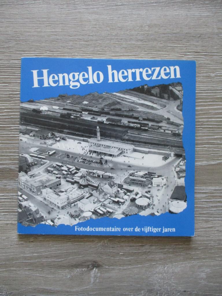 Hengelo herrezen; Fotodocumentaire over de vijftiger jaren, Ophalen of Verzenden, Gelezen
