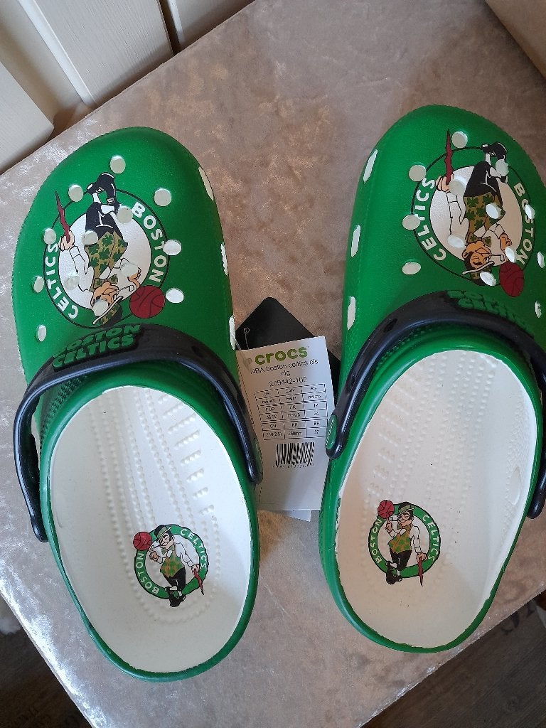 Crocs instappers met Iers basketbalteam groen mt 38-39, Overige typen, Nieuw, Ophalen of Verzenden, Crocs