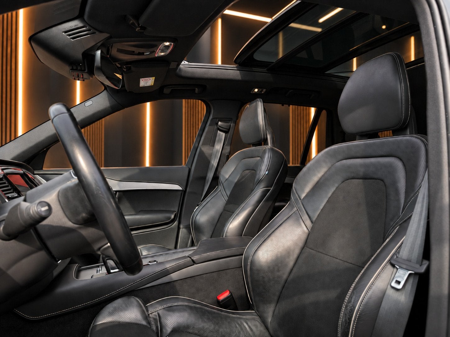 Volvo XC90 2.0 T8 Recharge AWD R-Design 7 Zits 421PK | Lucht, Gebruikt, 4 cilinders, 7 stoelen, Bedrijf