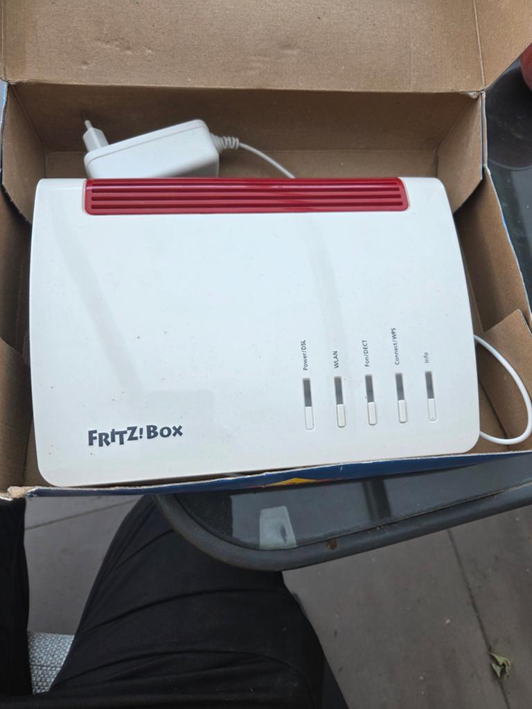 FRITZ!Box 7590 Router met Modem - Zo goed als nieuw, Computers en Software, Routers en Modems, Ophalen of Verzenden