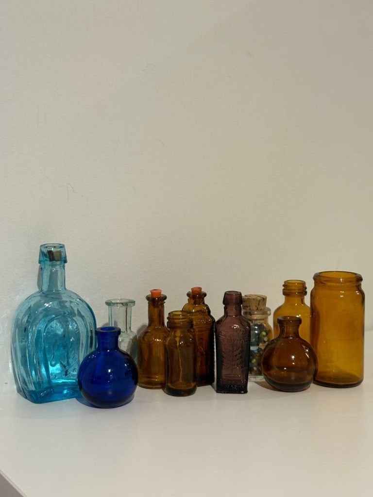 Set van 11 vintage mini glazen flesjes, Ophalen of Verzenden