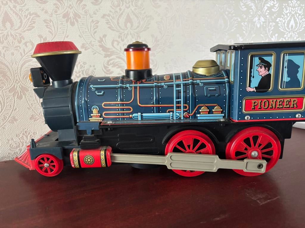 LOCOMOTIEF PIONEER IN VAN BLIK 33/15CM UIT DE JAREN 60 (FOTO, Antiek en Kunst, Ophalen of Verzenden