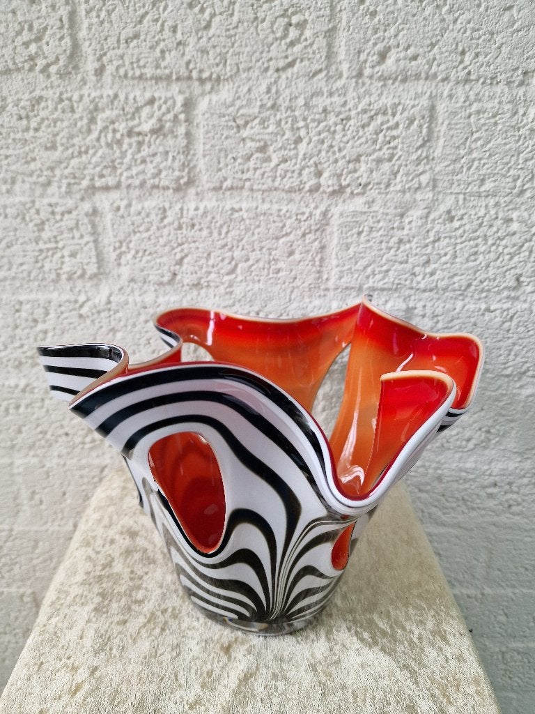 Vintage handgeblazen glas vaas zebra swirl rood, Antiek en Kunst, Ophalen of Verzenden