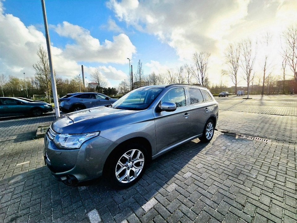 Mitsubishi Outlander 2.0 Dohc Mivec Phev 203pk 4WD CVT 5P, Auto's, Outlander, Zwart, 4 cilinders, Adaptive Cruise Control