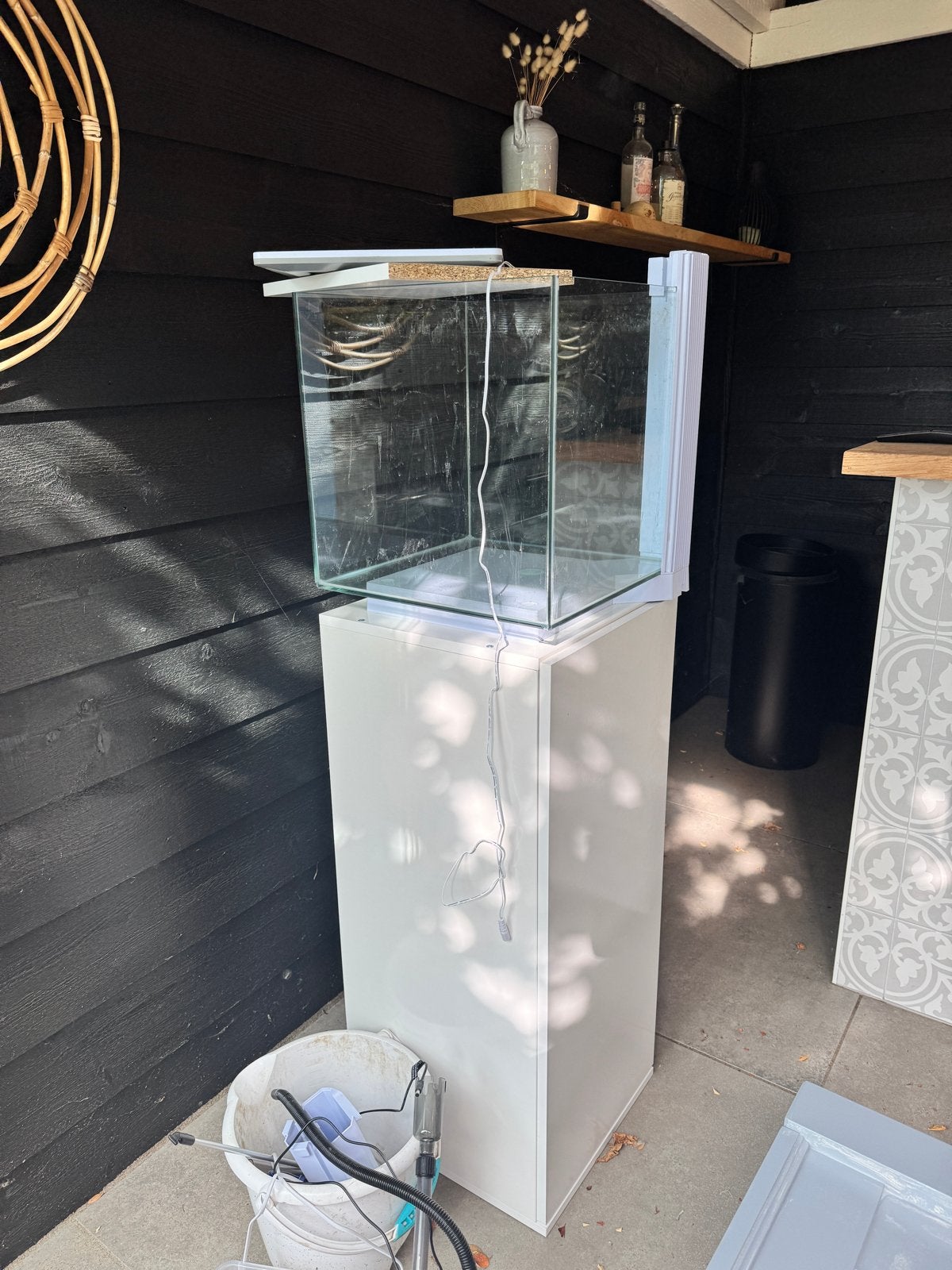 Aquarium op kast / zuil, Dieren en Toebehoren, Ophalen of Verzenden, Inclusief deksel, Zo goed als nieuw, Leeg aquarium