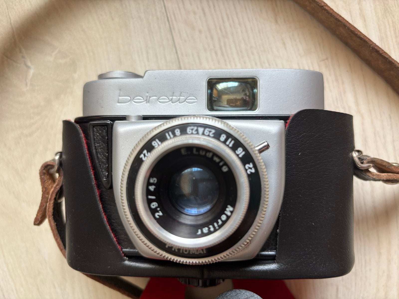 Vintage Beirette fotocamera met lederen tas, Ophalen of Verzenden, Gebruikt, Compact, Overige Merken