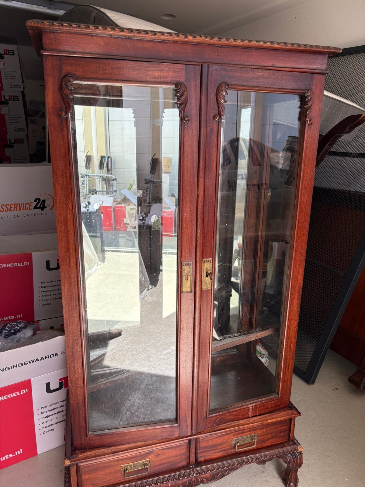 Vitrine kastje klassiek, Ophalen