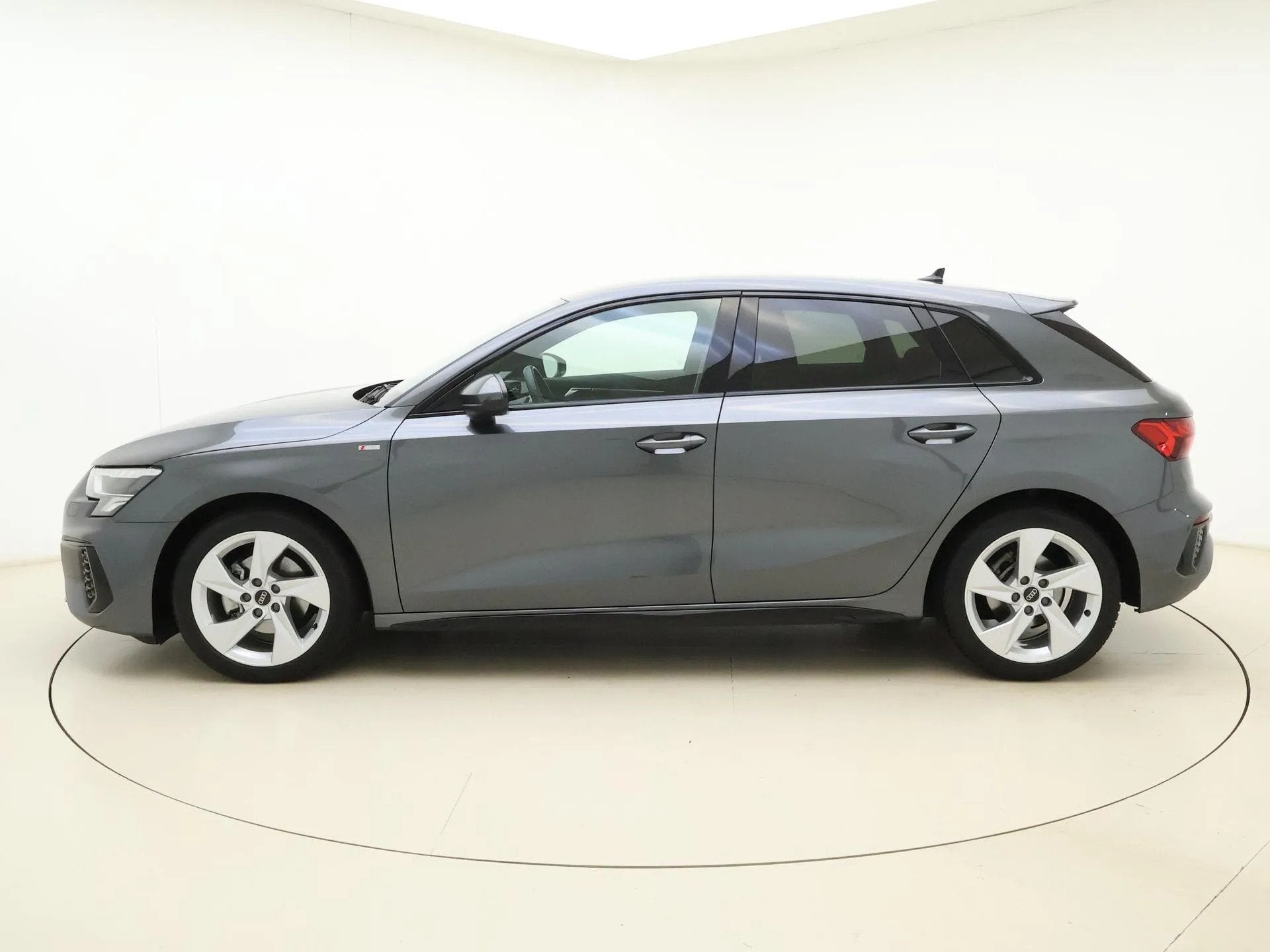Audi A3 Sportback 30 TFSI S edition (bj 2023), Voorwielaandrijving, Automatische klimaatregeling, 1195 kg, Gebruikt