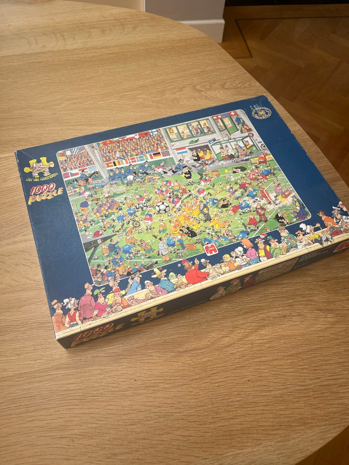 Jan van Haasteren 1000 stukjes puzzel - Voetbalstadion, Ophalen of Verzenden, 500 t/m 1500 stukjes, Gebruikt, Legpuzzel