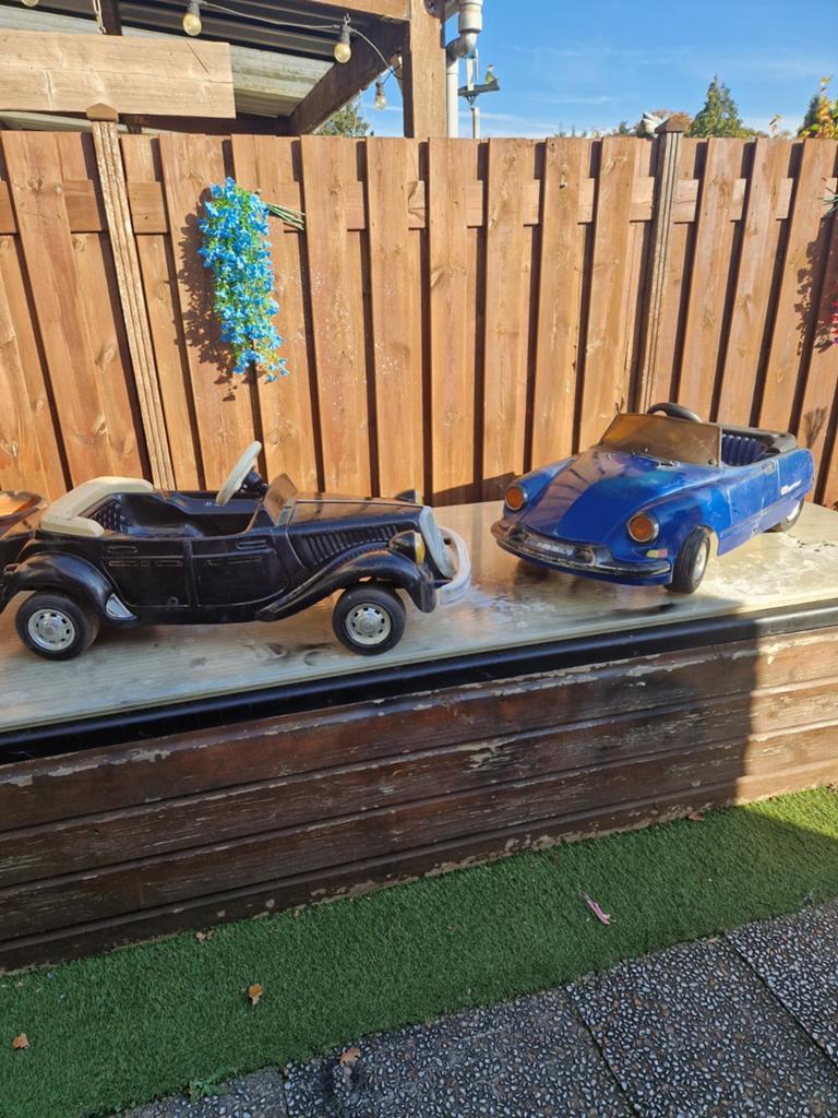 Te koop 2 zeer zeldzame trapauto's, Antiek en Kunst, Ophalen