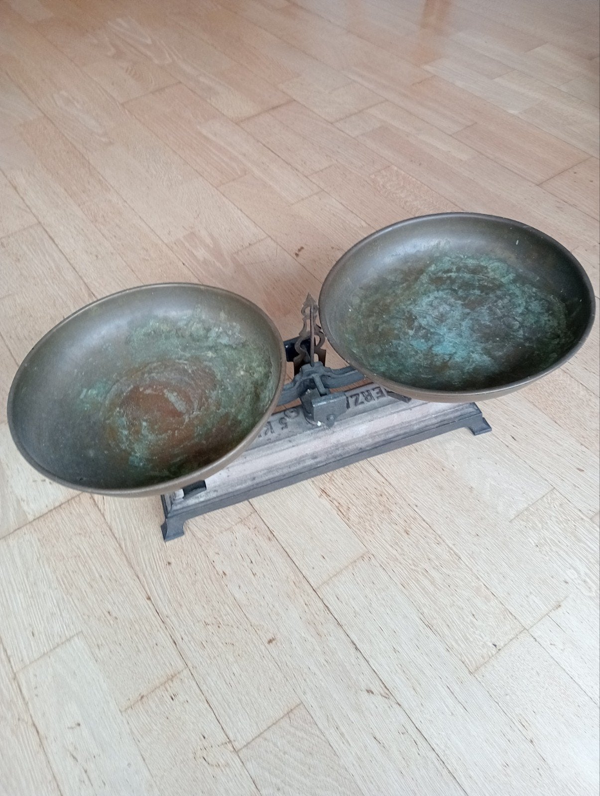 Antieke balans weegschaal - 5 kilogram, Ophalen of Verzenden