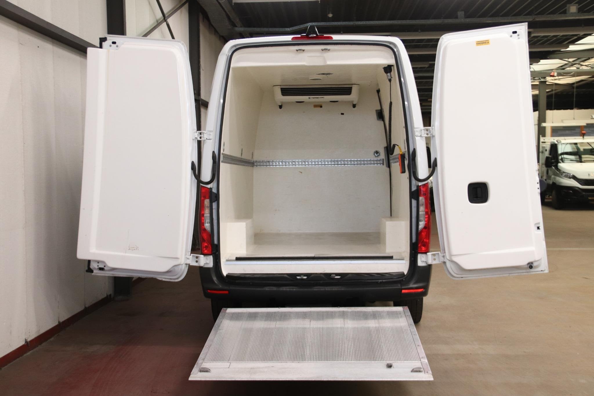 Mercedes-Benz Sprinter 316 L2H2 KOELWAGEN VRIESAUTO MET LAAD, Gebruikt, Euro 6, 2000 kg, Bedrijf