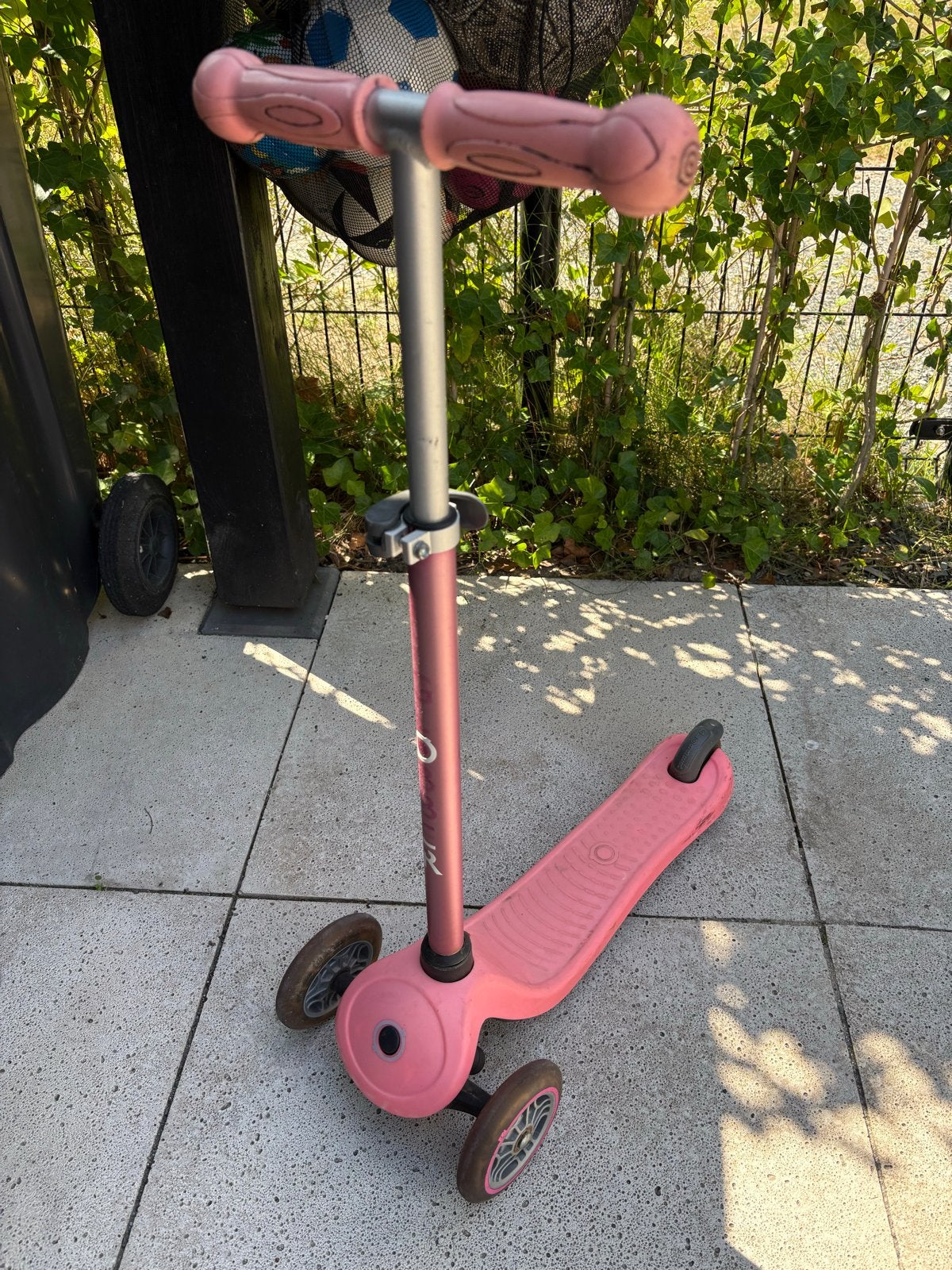 Roze Globber step met verlichting en 3 wielen, Ophalen, Gebruikt, Gewone step