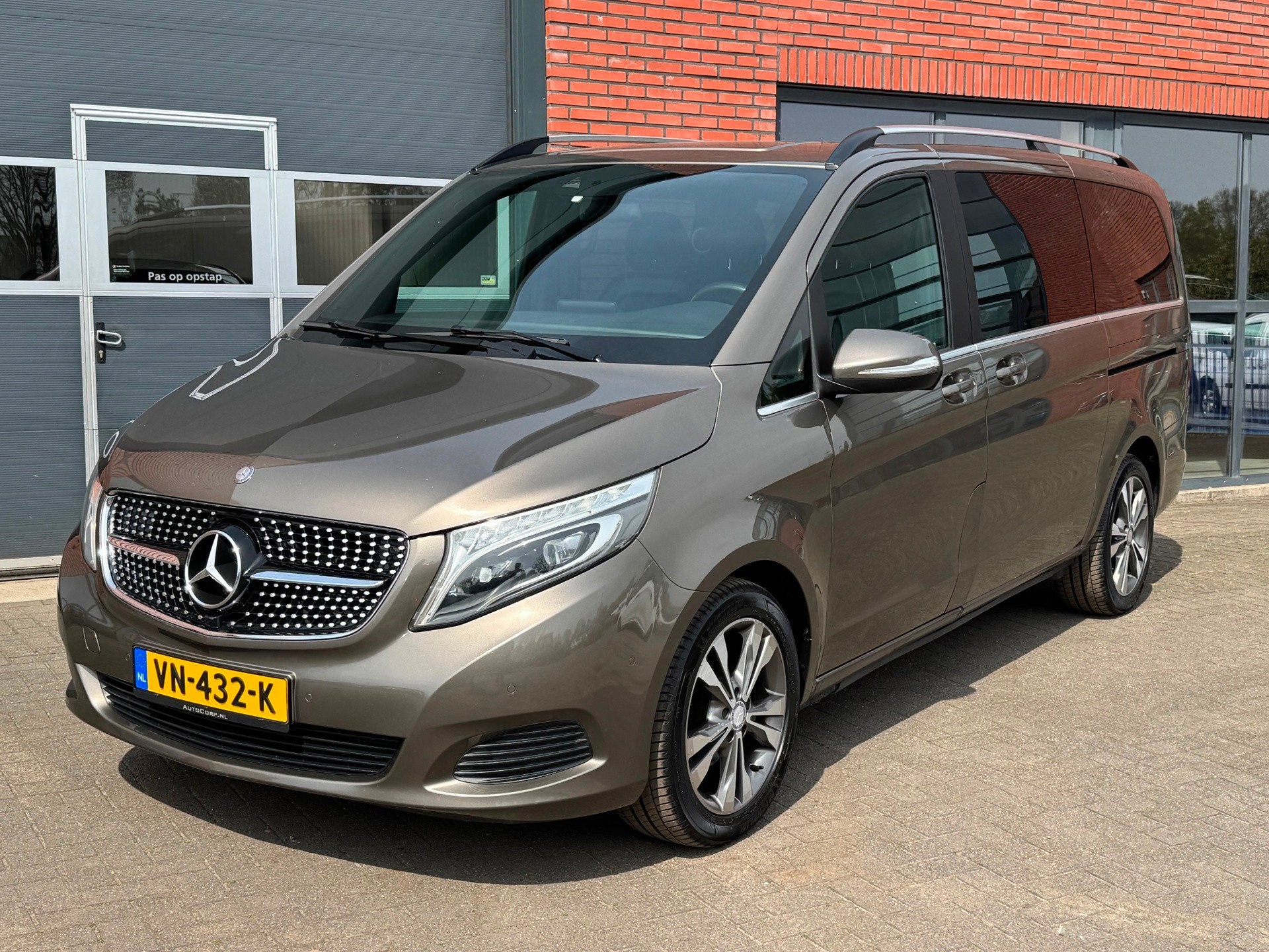 Mercedes-Benz V-klasse 220 CDI Lang DC Avantgarde Burmester, Automaat, Euro 5, Achterwielaandrijving, Gebruikt