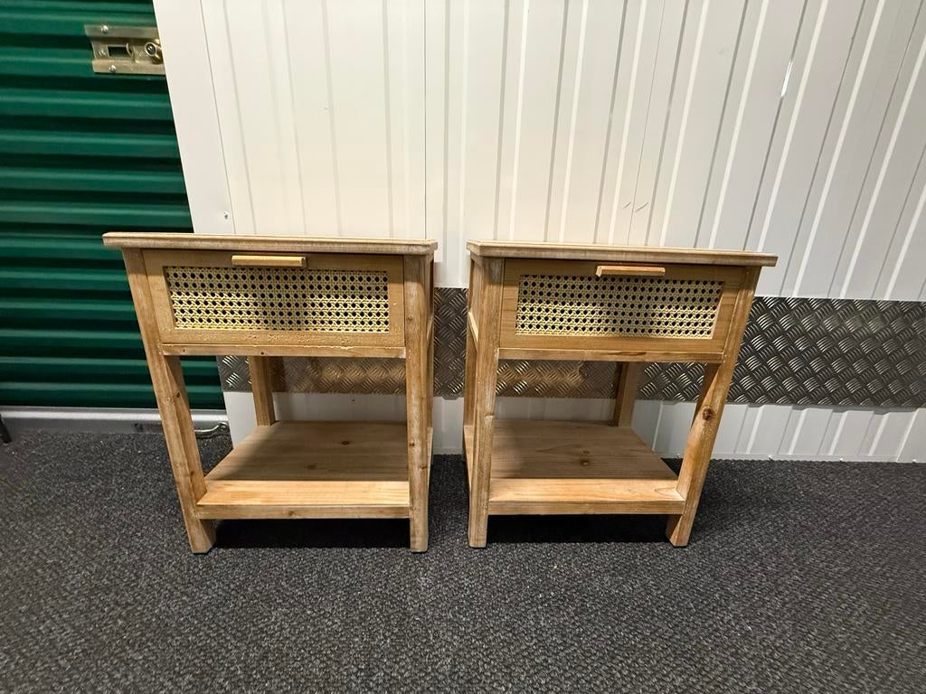 Set van 2 houten nachtkastjes met rotan lade, Huis en Inrichting, Slaapkamer | Nachtkastjes, Gebruikt, Minder dan 45 cm, Hout