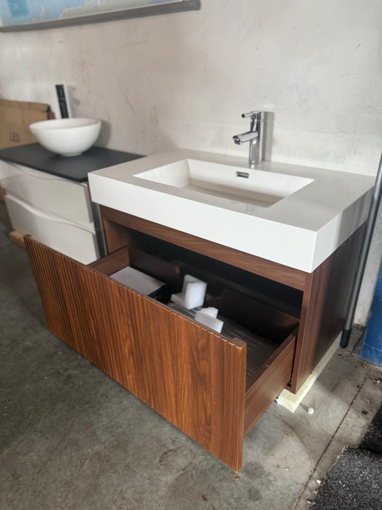 Pir isolatie, Wandbekleding, Tegels, Sanitair, Kozijnen, Ophalen, Nieuw