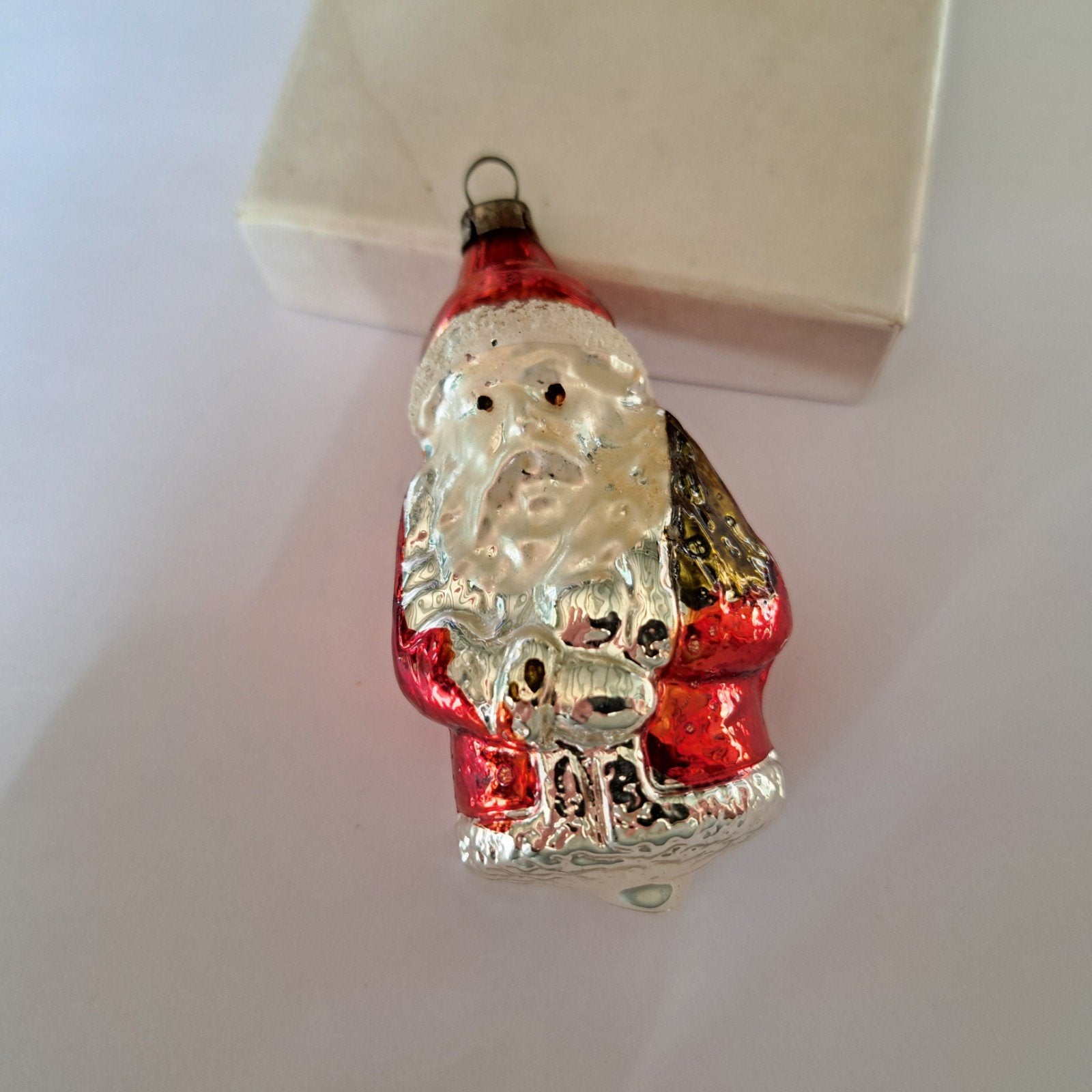 Oude kerstversiering kerstbal kerstmannetje, Diversen, Verzenden