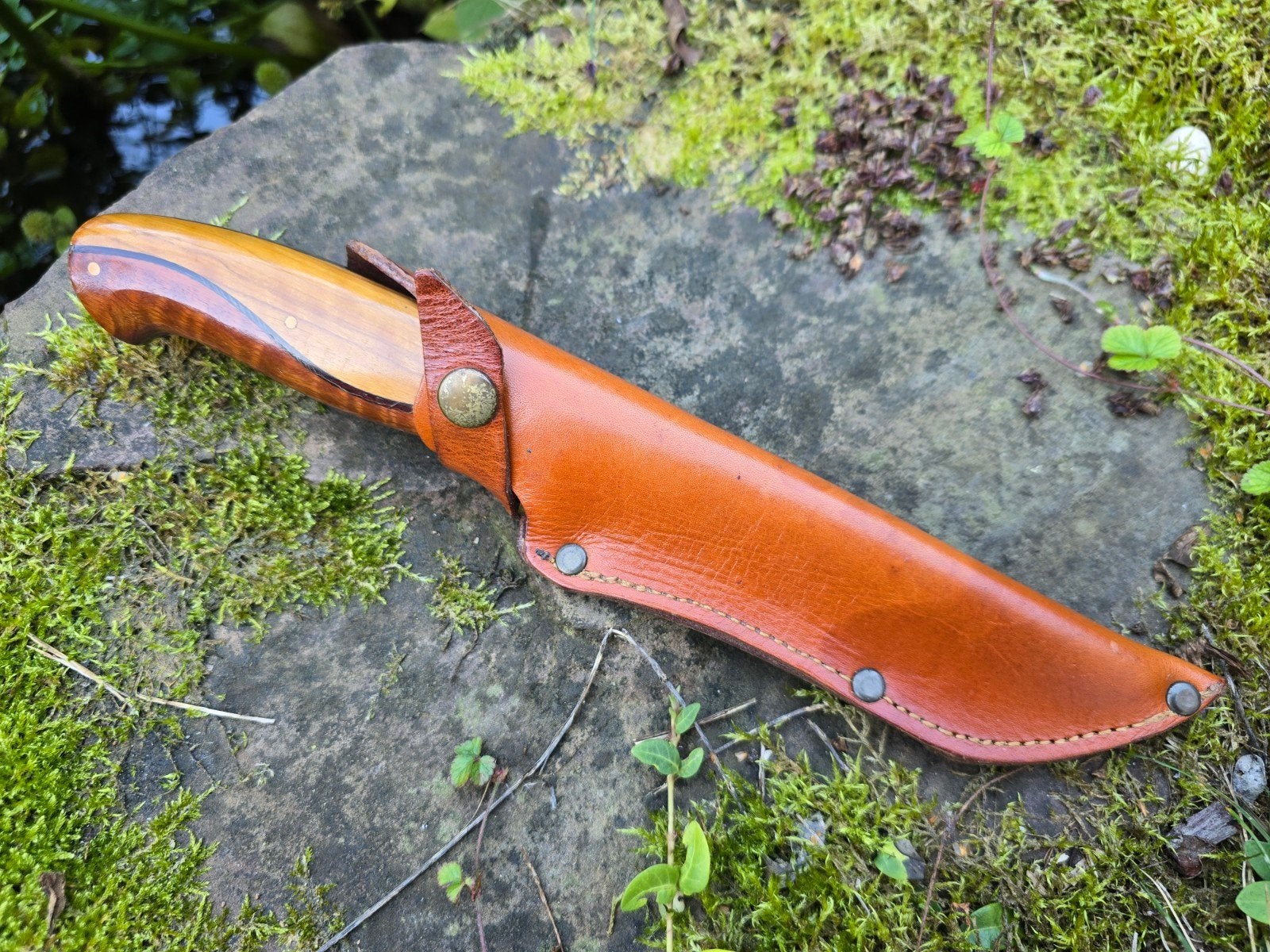 Handgemaakte Puukko met Rozenhouten Handvat en Leren Schede, Verzenden, Nieuw