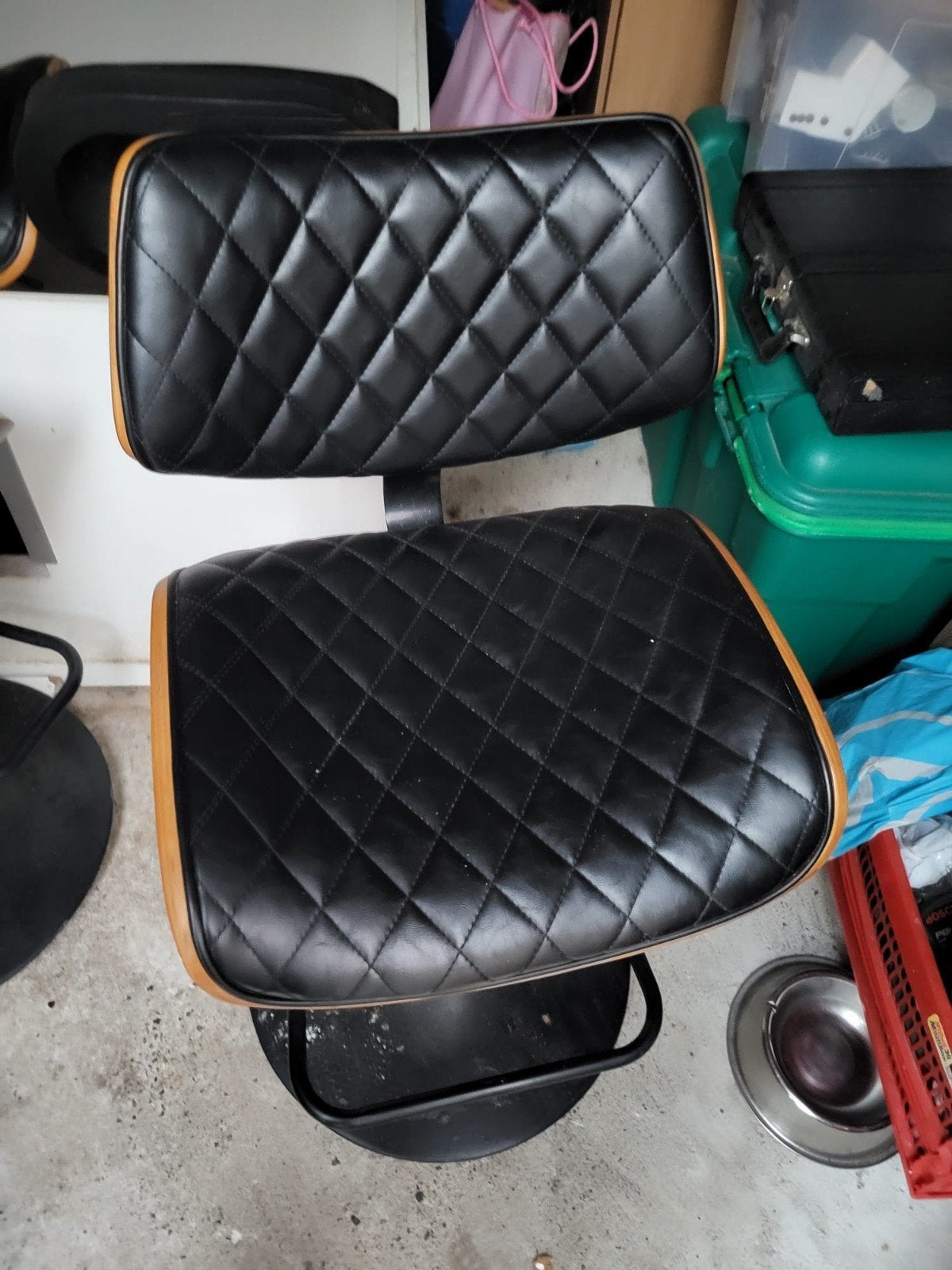 4 x stijlvolle barstoelen met zwart kunstleer en houten acce, Ophalen, Gebruikt, Hout, In hoogte verstelbaar