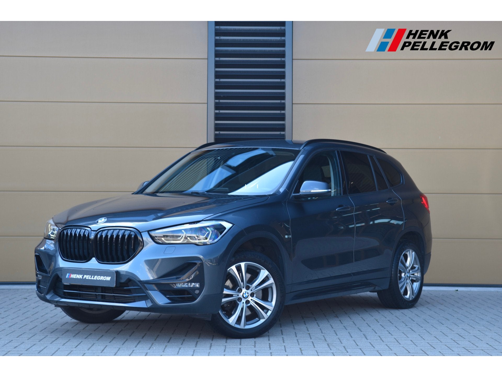 BMW X1 sDrive20i * Sportstoelen * Trekhaak * Sportline * LED, 1998 cc, Stof, Met garantie (alle), SUV of Terreinwagen