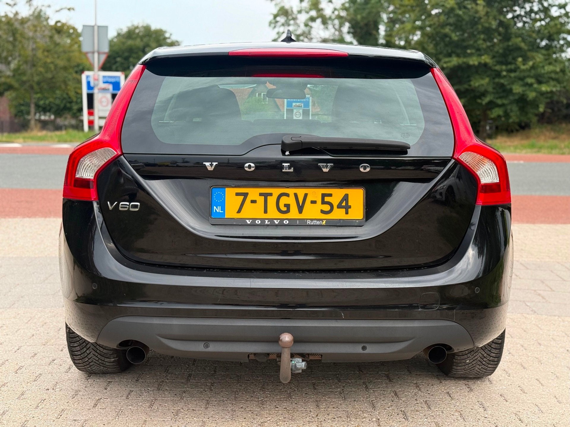 Volvo V60 1.6 T4 Kinetic AUT CRUISE LEDER NAVI PDC TREKHAAK, Auto's, Gebruikt, 4 cilinders, Zwart, Leder