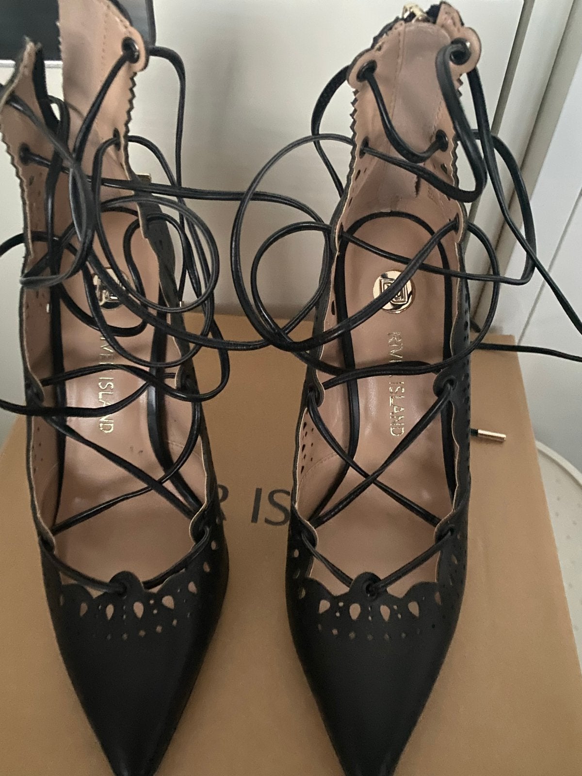 River Island Zwarte Pumps met Veters - Maat 37, Pumps, Zwart, Ophalen of Verzenden, Gedragen