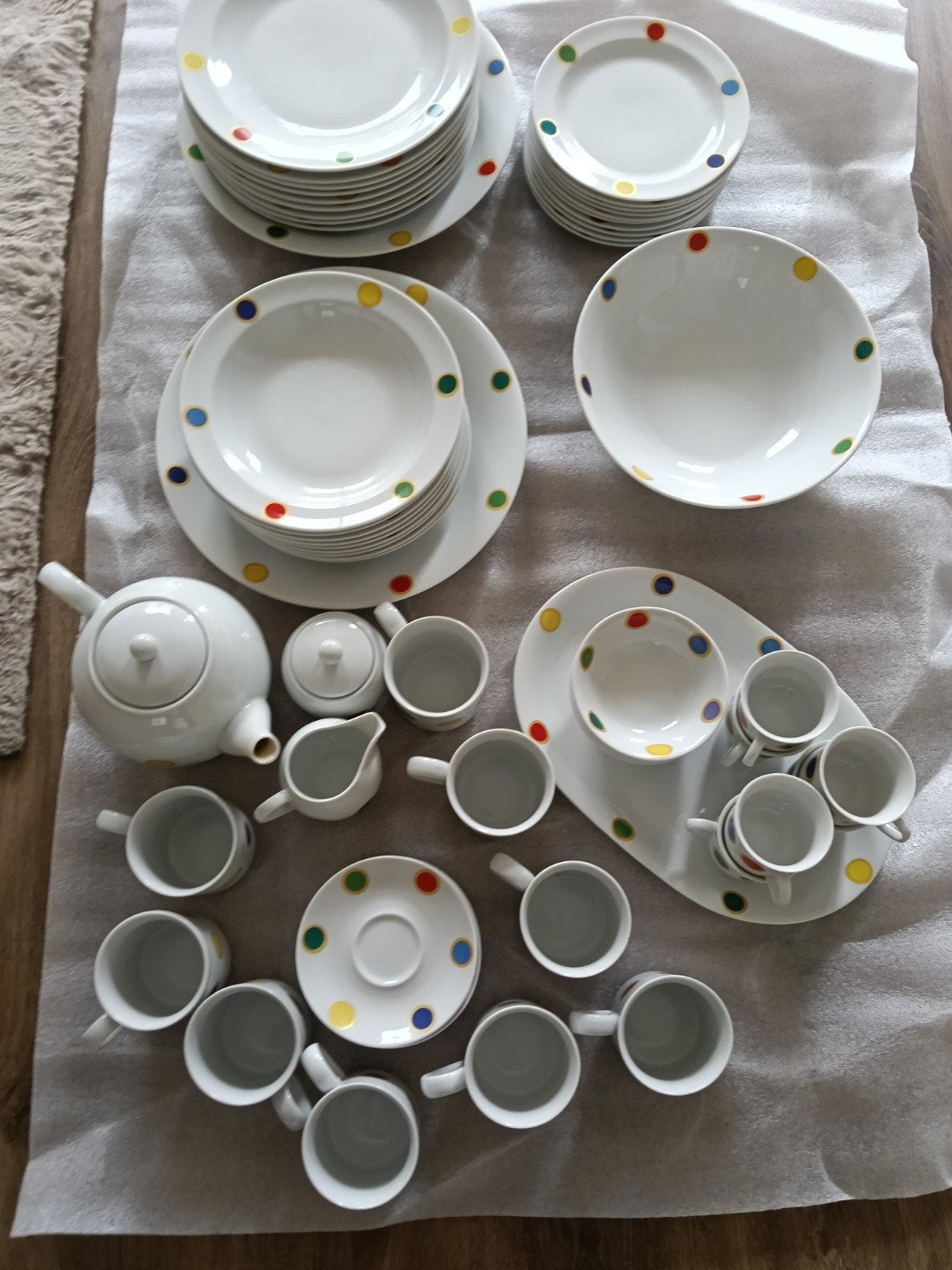 Ikea servies met stippen - zo goed als nieuw, Ophalen, Zo goed als nieuw, Modern, Porselein
