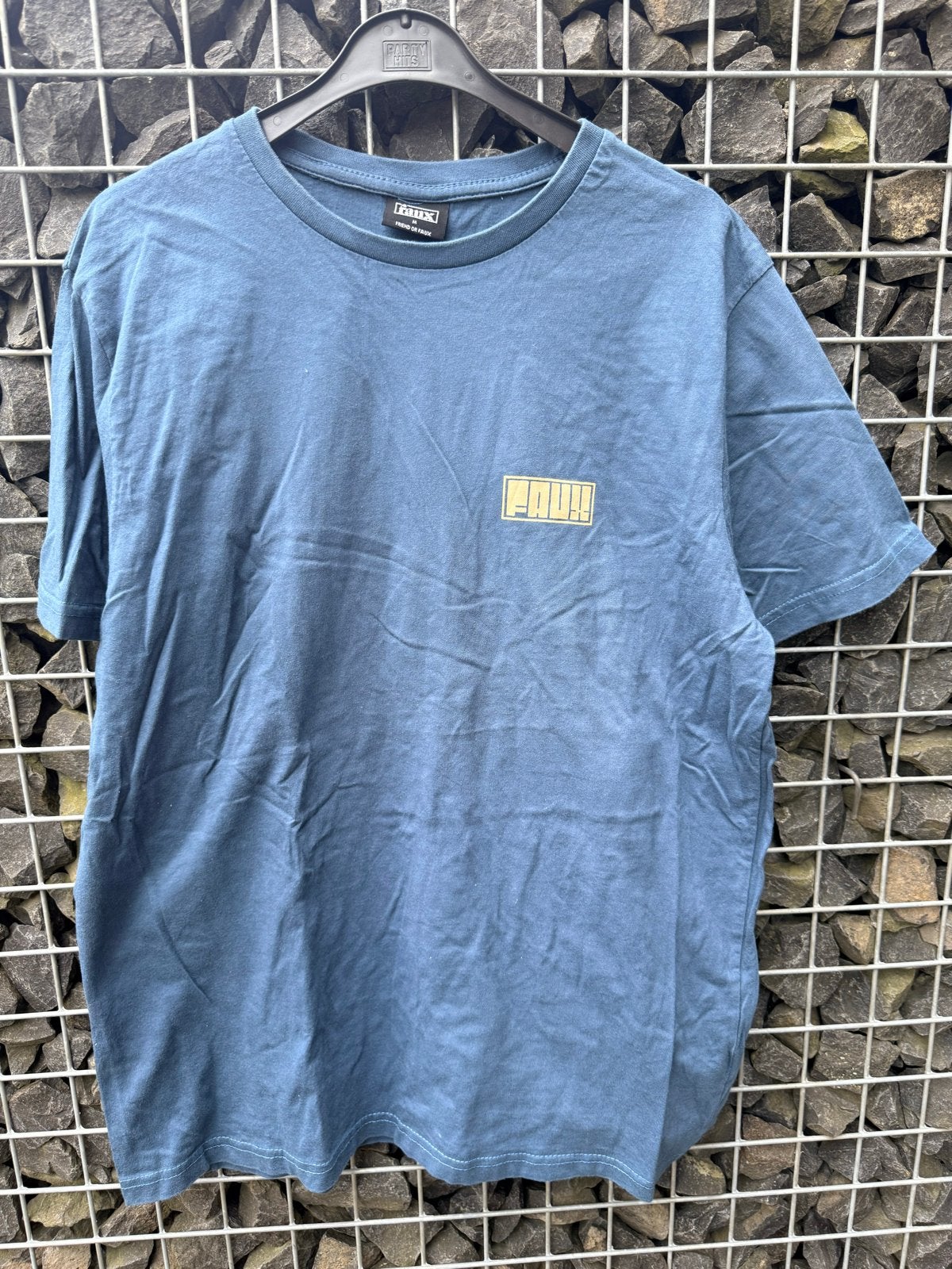 2x T-shirt: Faux Friend or Faux (M) & Lost Minds (S), Kleding | Heren, T-shirts, Ophalen of Verzenden, Zo goed als nieuw, Overige maten