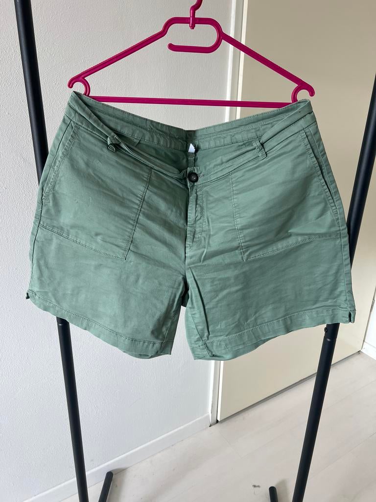 Hema Groene Korte Broek - Maat 46 (XL) - 97% Katoen, Kort, Maat 46/48 (XL) of groter, Ophalen of Verzenden, Gedragen