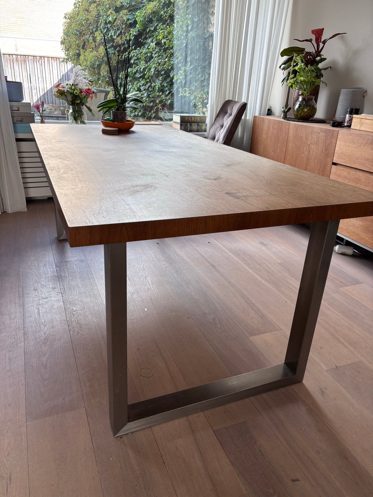 Kersen Houtfineer Eettafel met RVS Onderstel, Gebruikt, 150 tot 200 cm, Kersenhout, Vier personen